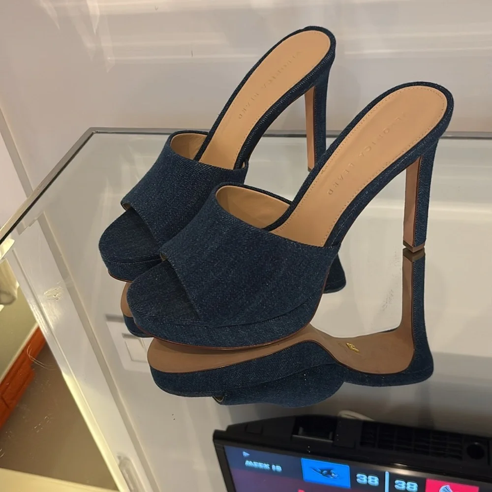 Brand new Veronica beard dark denim Dali platform heels size 9!